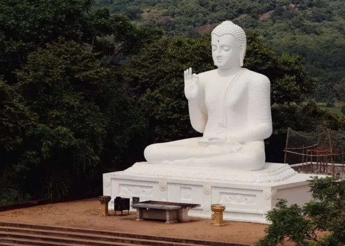 Mihintale-Sri-Lanka-Mihintale-Buddha-Statue-And-Altar-The-Restless-Beans-1028x684.jpeg
